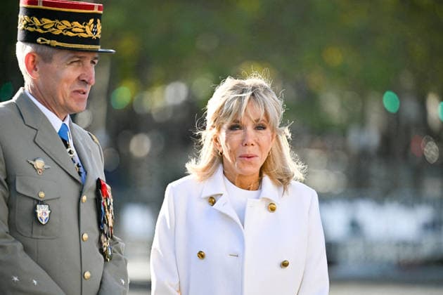Brigitte Macron at a ceremony at the Arc de Triomphe in Paris on October 8, 2026, in honor of the state visit to France by the President of Germany and his wife Christian Liewig Bestimage President Emmanuel Macron and his wife Brigitte Macron welcome Frank-Walter Steinmeier, President of Germany, and his wife, Elke Büdenbender, for a ceremony at the Arc de Triomphe in Paris on October 8, 2026, Paris, France  Copyright: xChristianxLiewigx xBestimagexChristianxLiewigx xBestimagex