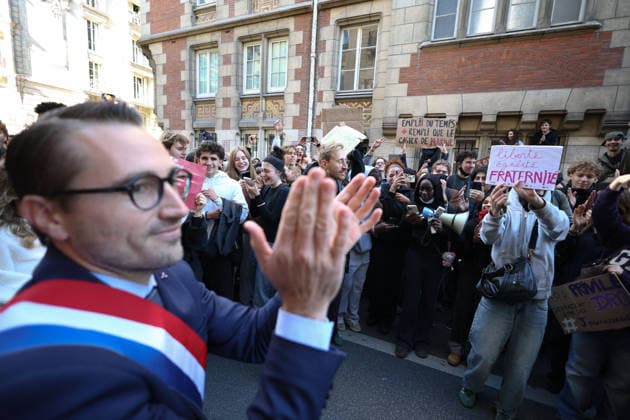 Catholic Institute of Paris Blockade - Paris La France Insoumise - Nouveau Front Populaire s MP Antoine Leaument pictured as students blocking campus of Catholic Institute of Paris ( Institut Catholique de Paris ) in Paris, on October 8, 2026 as they continue their protest to demand the hiring of substitute teachers, increased resources, and decent learning conditions. Photo by Raphael Lafargue ABACAPRESS.COM Paris Ile-de-France France  Copyright: xLafarguexRaphael ABACAx