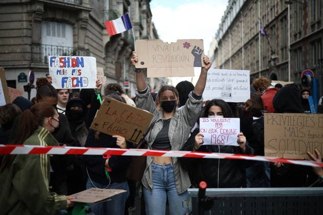 Catholic Institute of Paris and Paris-Panthéon-Assas Students Protest - Paris Students from the Catholic Institute of Paris and Paris-Panthéon-Assas University gather outside Paris-Panthéon-Assas University during a demonstration in support of high school students. The protesters are demanding the hiring of substitute teachers, increased resources, and decent learning conditions. Paris, France, October 8, 2026. Photo by Raphael Lafargue ABACAPRESS.COM Paris Ile-de-France France  Copyright: xLafarguexRaphael ABACAx