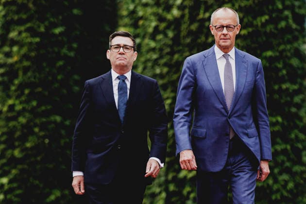 R. L. Friedrich Merz of the CDU, Chancellor of Germany, and Andrew Burnham, Prime Minister of the United Kingdom, photographed during a reception with military honors at the Federal Chancellery in Berlin, October 8, 2026, Berlin, Germany Copyright: xFlorianxGaertnerx