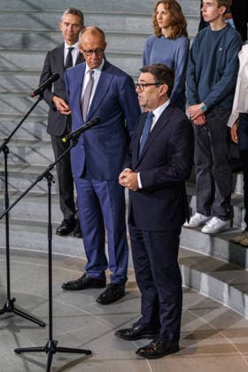 Exchange of the instruments of ratification of the Kensington Treaty by Federal Chancellor Friedrich Merz (CDU) and the Prime Minister of the United Kingdom of Great Britain and Northern Ireland, Andrew Burnham Exchange of the instruments of ratification of the Kens