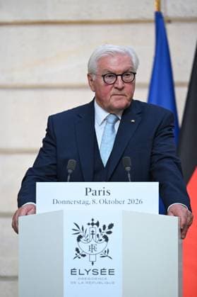 The President of the French Republic and the President of the Federal Republic of Germany, Frank-Walter Steinmeier, during a signing ceremony and a joint press conference at the Élysée Palace in Paris, France, October 8, 2026. Signing of an agreement between the French government and the German government regarding the Franco-German Youth Office. Eric Tschaen Pool Bestimage. French President and German President Frank Walter Steinmeier during a signing ceremony and joint press conference at the Élysée Palace in Paris, France, on October 8, 2026 The French and German governments signed an agreement regarding the Franco-German Youth Office Paris, France  Copyright: xEricxTschaenx xPoolx xBestimagexEricxTschaenx xPoolx xBestimagex