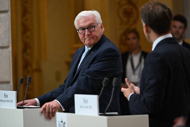 French President Emmanuel Macron and German President Frank Walter Steinmeier during a signing ceremony and joint press conference at the Élysée Palace in Paris, France, October 8, 2026. Signing of an agreement between the French government and the German government regarding the Franco-German Youth Office. Eric Tschaen Pool Bestimage. French President Emmanuel Macron and German President Frank Walter Steinmeier during a signing ceremony and joint press conference at the Élysée Palace in Paris, France, on October 8, 2026. The French and German governments signed an agreement regarding the Franco-German Youth Office. Paris, France  Copyright: xEricxTschaenx xPoolx xBestimagexEricxTschaenx xPoolx xBestimagex