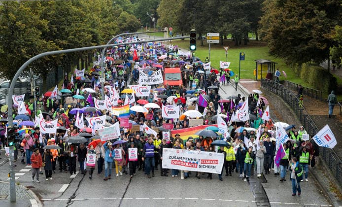 October 8, 2026, Welfare State Demonstration in Kiel Under the slogan Secure Democracy, Strengthen Cohesion, welfare organizations in Kiel called for a demonstration. After the opening rally, approximately 5,000 participants marched from Kiel’s City Hall Square along Düsternbrooker Weg to the Kiel State House. Kiel, Düsternbrooker Weg, Schleswig Holstein, Germany