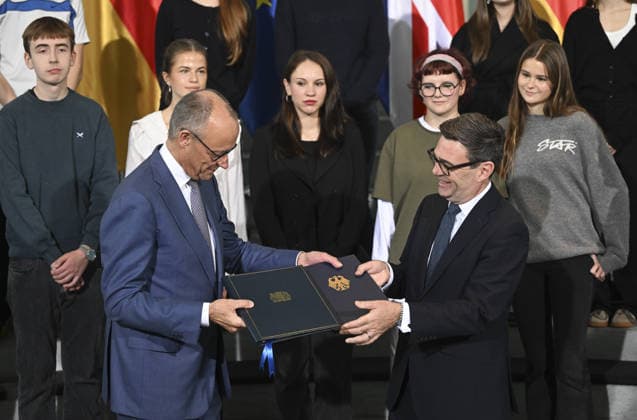 German Chancellor Friedrich Merz, British Prime Minister Andy Burnham attend Kensington Treaty ratification ceremony in Berlin BERLIN, GERMANY - OCTOBER 08: German Chancellor Friedrich Merz (L) and British Prime Minister Andy Burnham (R) exchange instruments of ratification of the Kensington Treaty during a ceremony at the Federal Chancellery in Berlin, Germany, on October 08, 2026. High school students also attend the ceremony. Halil Sagirkaya Anadolu Berlin Germany. Editorial use only. Please get in touch for any other usage.  Copyright: x2026xAnadoluxHalilxSagirkayax