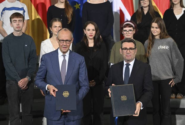 German Chancellor Friedrich Merz, British Prime Minister Andy Burnham attend Kensington Treaty ratification ceremony in Berlin BERLIN, GERMANY - OCTOBER 08: German Chancellor Friedrich Merz (L) and British Prime Minister Andy Burnham (R) attend a ceremony marking the exchange of instruments of ratification of the Kensington Treaty at the Federal Chancellery in Berlin, Germany, on October 08, 2026. High school students are also present at the ceremony. Halil Sagirkaya Anadolu Berlin Germany. Editorial use only. Please get in touch for any other usage.  Copyright: x2026xAnadoluxHalilxSagirkayax