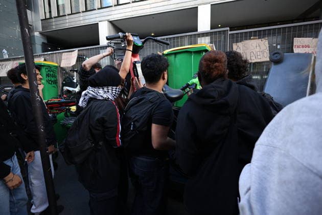 Catholic Institute of Paris and Paris-Panthéon-Assas Students Protest - Paris Students are putting away the trash cans after a blockade organized near a building at Panthéon-Assas University during a student demonstration in Paris on October 8, 2026, as part of a nationwide protest movement against educational conditions. Photo by Raphael Lafargue ABACAPRESS.COM Paris France  Copyright: xLafarguexRaphael ABACAx