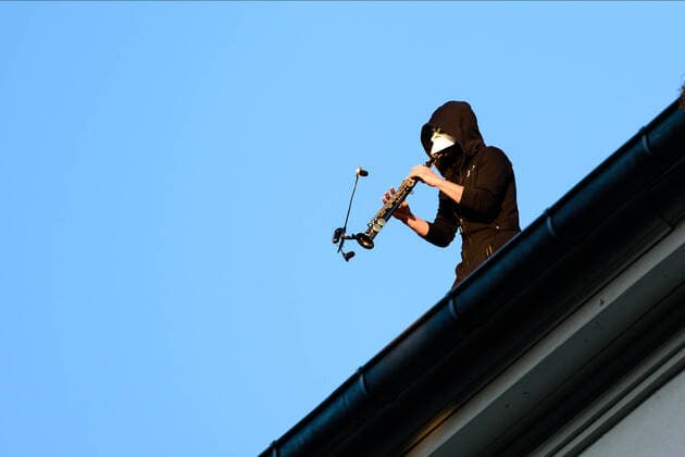 Junk-E-cat concert on the roof of a house in Berlin