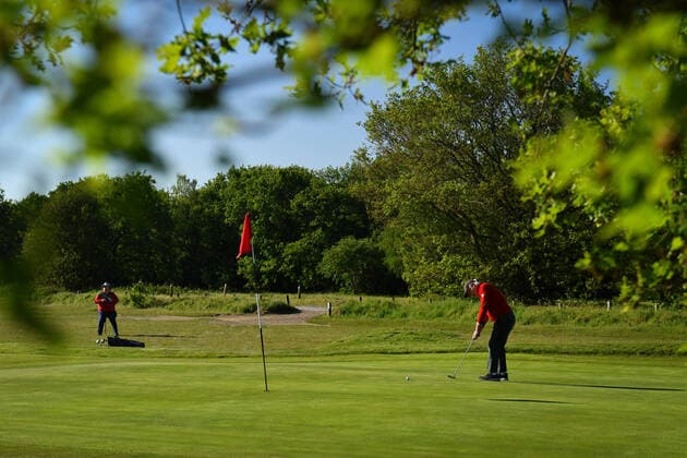 Coronavirus in Great Britain, reopening of the Wimbledon Common Golf Club