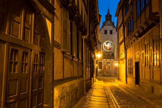 Calendar motifs: Old town alleys