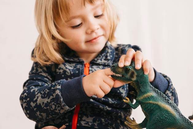IMAGO Creative, Children with toy dinosaurs