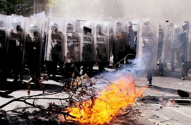 Mexico City, riots after protests outside the US embassy