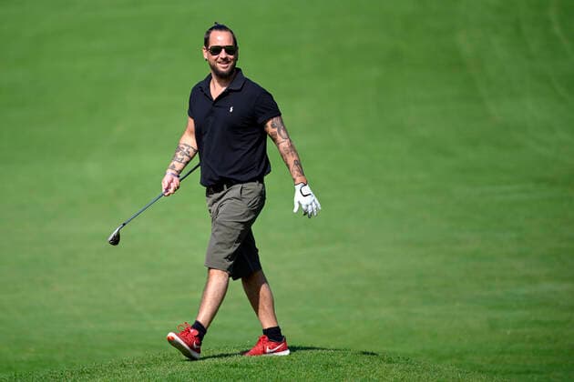 Singer Trauffer plays golf in Switzerland