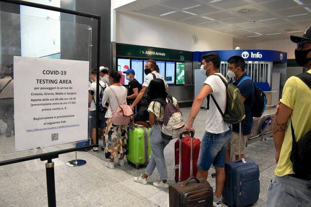 Corona, Italy introduces mandatory coronatests for travellers from China - archive images