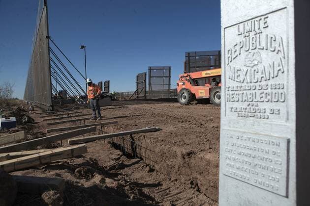 Mexico, work on the fence at the border with the USA
