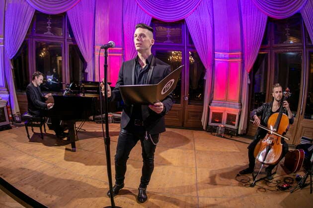 Tenor Billy Andrews at a concert via livestream at Albrechtsberg Castle in Dresden