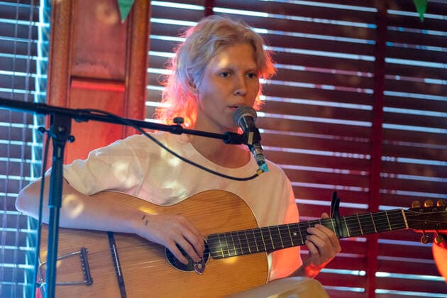 Singer Briet, online concert in Reykjavik
