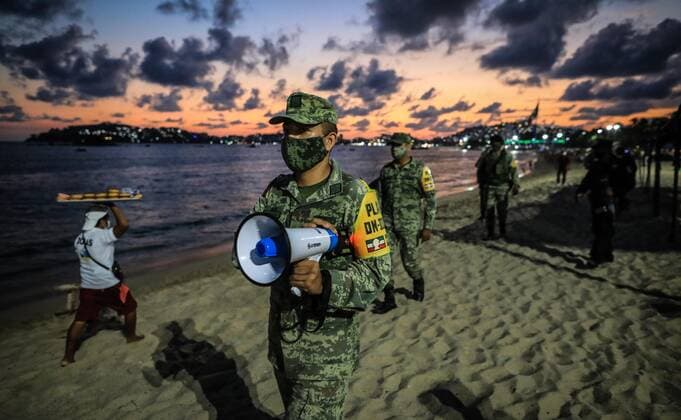 Coronavirus in Mexico, soldiers on the beach of Acapulco