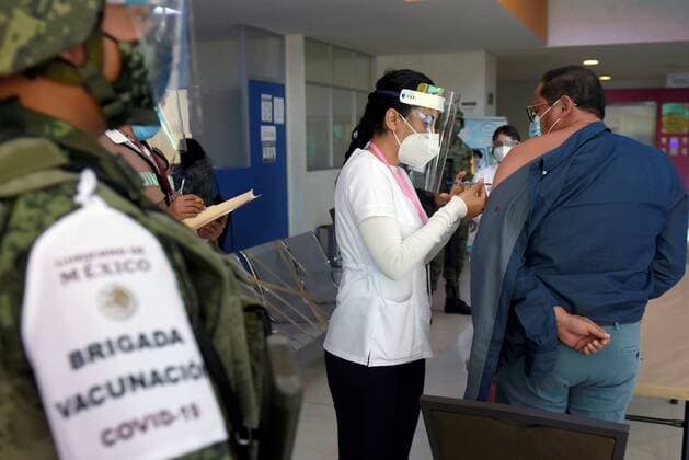 Coronavirus in Mexico, vaccination of health workers