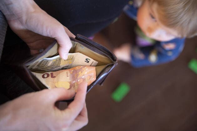 Child poverty in Germany remains at a high level