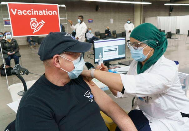 Coronavirus in Canada, vaccination centre at Montreal Olympic Stadium