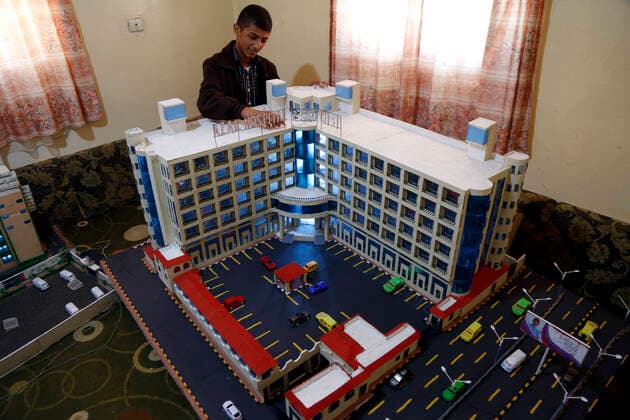 Yemen, youth builds model of Sanaa before war