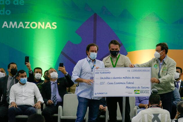 Brazil, Jair Bolsonaro receives award in Manaus