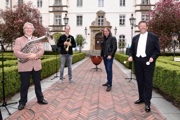Munich, a concert against loneliness for senior citizens at the Mathildenstift