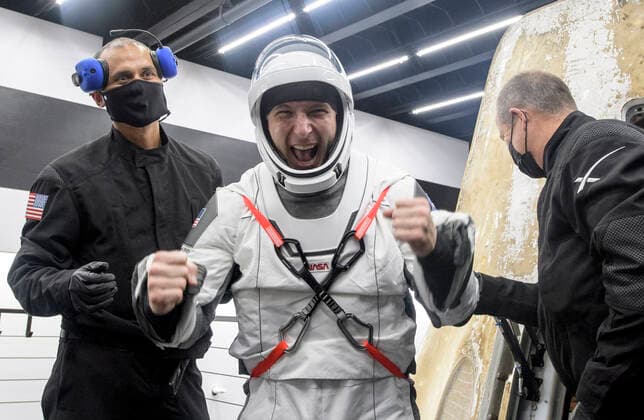 Returning from the ISS, SpaceX crew landed safely in the Gulf of Mexico