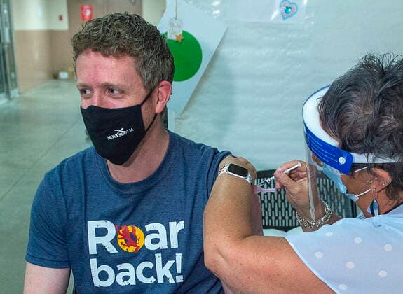Coronavirus in Canada, Nova Scotia Premier Iain Rankin gets Pfizer-BioNTech vaccine