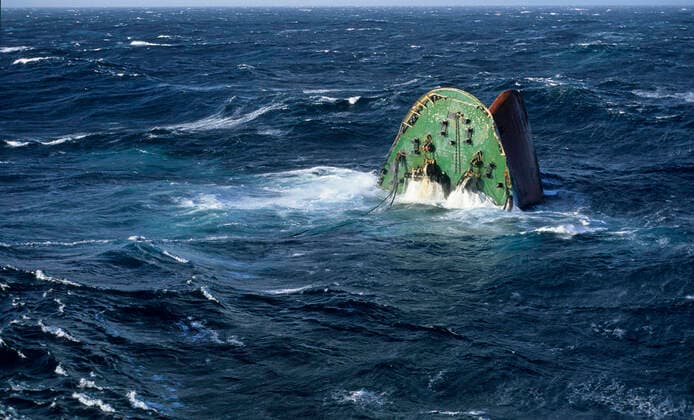 IMAGO International History, The biggest oil disasters, Tanker Erika breaks apart off Brittany in 1999