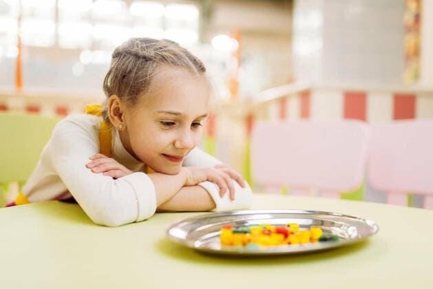 Cem Özdemir wants to shield children from advertising for unhealthy products - symbol photos