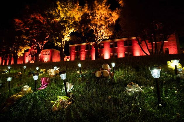 Canada, mourning for childs bodies found at Kamloops boarding school