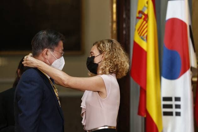 Spain, South Koreas President Moon Jae-in receives award at Senate in Madrid