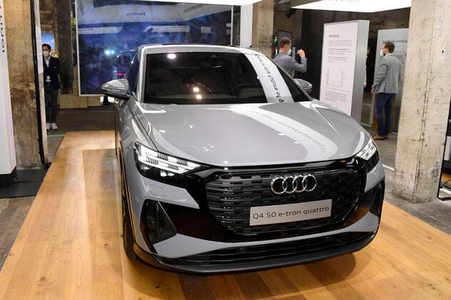 Vehicles, E-cars, e-tron 50