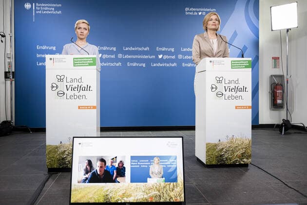 Berlin, Julia Klöckner at the award ceremony of the insect competition