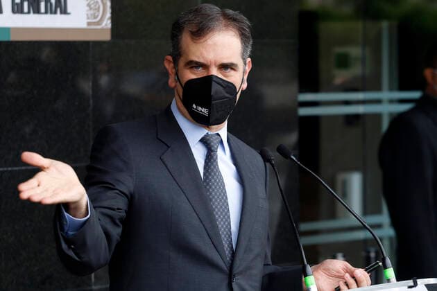 Mexico: Presidential candidate Lorenzo Cordova Vianello on his way to the TV duel in Mexico City