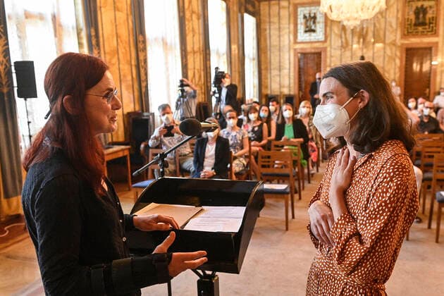 Josefina Formanova receives the Tom Stoppard Award in Prague