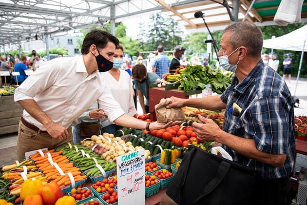 Canada, Justin Trudeau visits a weekly market in Ottawa with his family