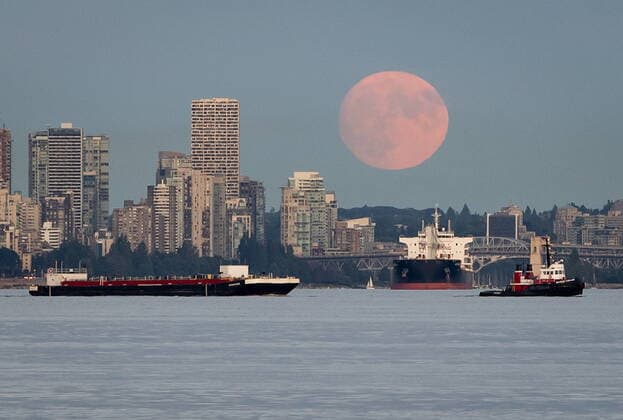 Canada, full moon over Vancouver