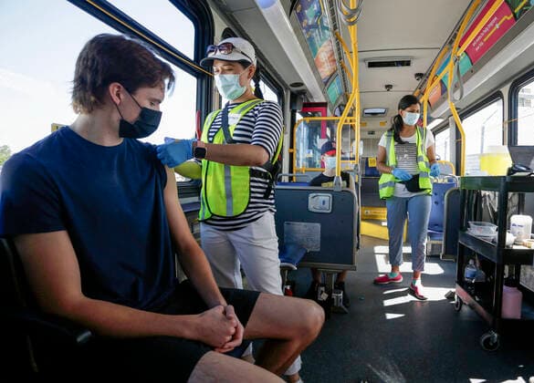 Coronavirus in Canada, vaccinations in buses in Delta