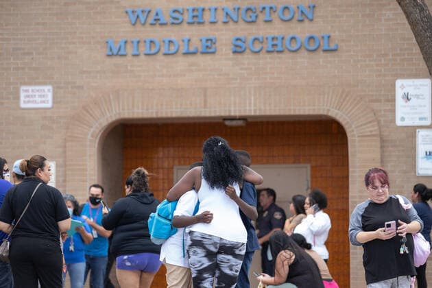 USA, Mourning after shooting at high school in Albuquerque, New Mexico