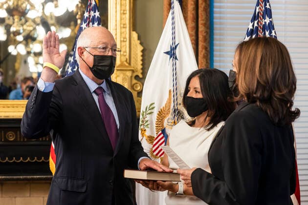 Washington, Kamala Harris swear in new U.S. ambassador to Mexico Ken Salazar