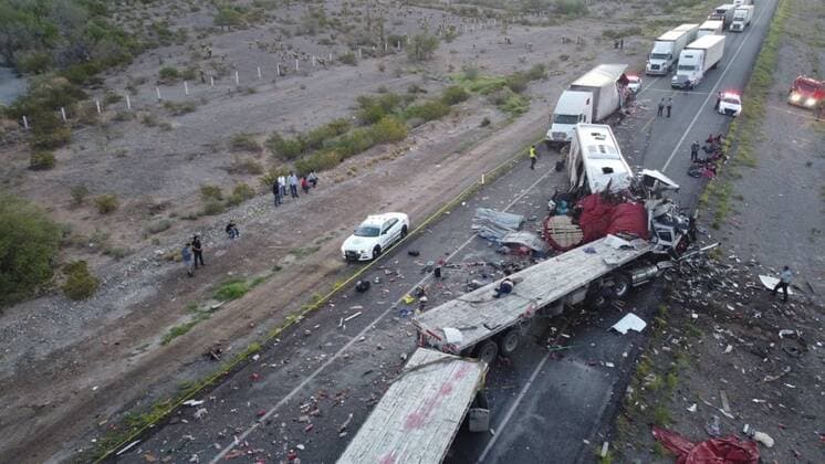 Mexico, accident with coach and truck in Sonora