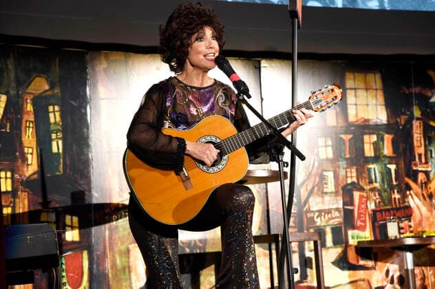 Cornelia Corba with her concert show Die Schwabinger Gisela at the Kleines Theater in Haar aar
