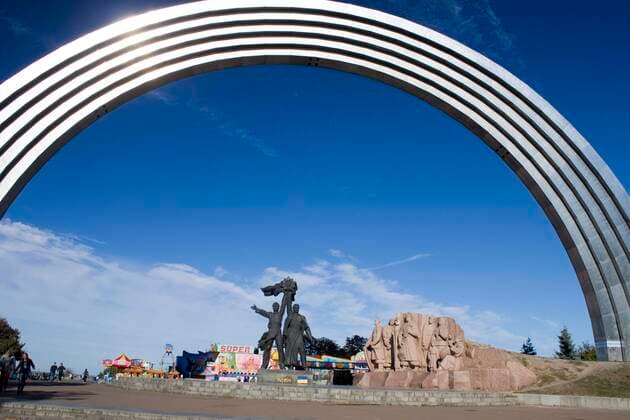 Ukraine conflict, Monument of Friendship between Russia and Ukraine in Kiev - Archive