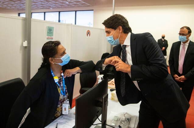 Coronavirus in Canada, Justin Trudeau visits vaccination centre in Edmonton