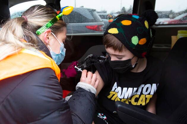 Canada, drive-thru vaccinations for children in Kingston, Ontario