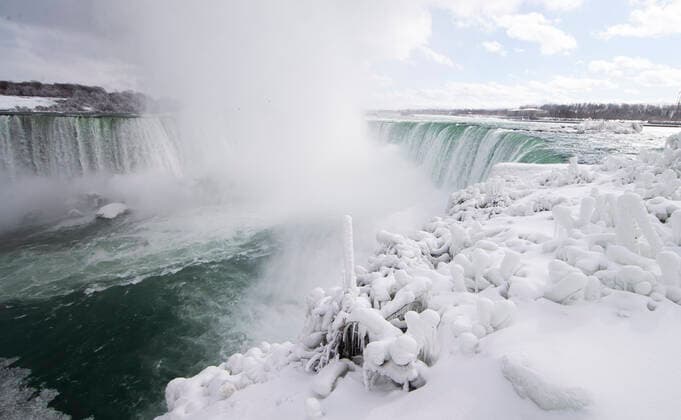 Canada, winter weather at Niagara Falls in Ontario