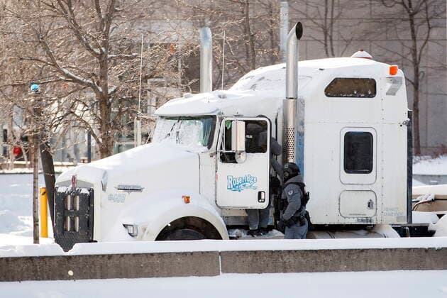 Canada, Protest against Corona measures in Ottawa - police begin clearing truck blockade